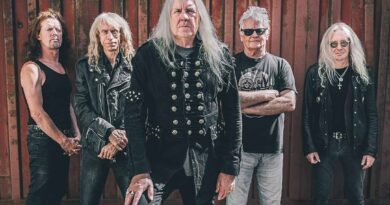[Entrevista] Saxon: “Parte da razão, eu acho, é porque a gente curte fazer. A gente gosta de trabalhar um com os outros, sair em turnês. Sabe? Fazer música, criar música”, diz Nigel Glocker