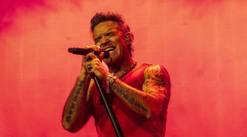 Robbie Williams chega à São Paulo com a BRITPOP Tour na próxima terça-feira (13)